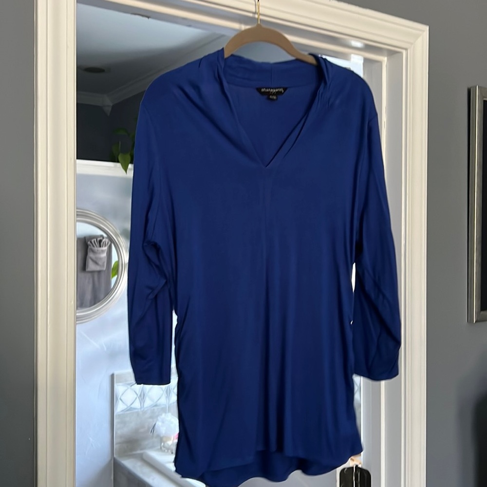 Casual blue top